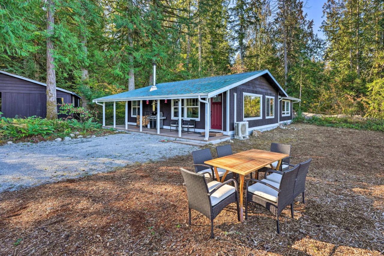 Dreamy Riverside Cabin With Fireplace And Grill Concrete Exterior photo