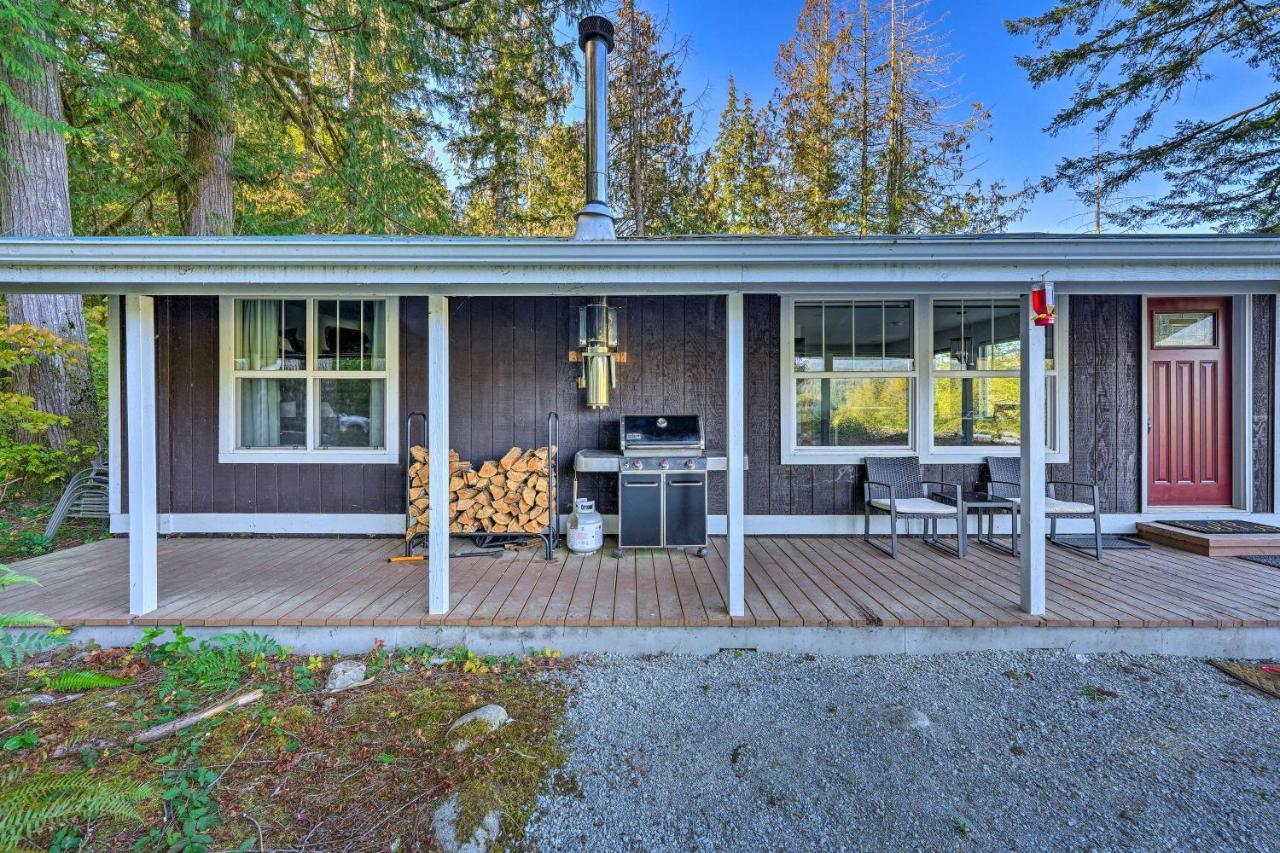 Dreamy Riverside Cabin With Fireplace And Grill Concrete Exterior photo